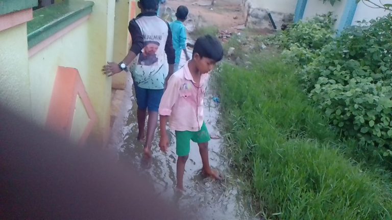 ಚರಂಡಿ ಸ್ವಚ್ಛತೆ ಮಾಡಿಸುವಂತೆ ಸಾರ್ವಜನಿಕರ ಮನವಿಗೆ ಗ್ರಾಪಂ ಅಭಿವೃದ್ಧಿ ಅಧಿಕಾರಿ ಉಡಾಪೆ ಉತ್ತರ